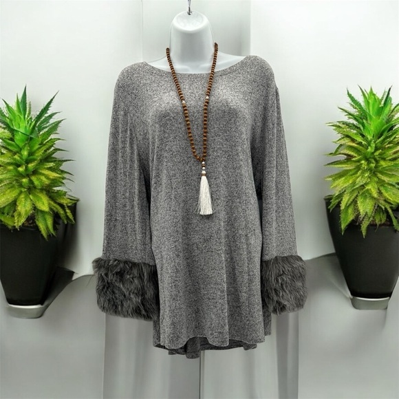 Lane Bryant Gray Faux Fur Modern Sleeves Flowy Drapey Tunic Sweater - Size 14/16 - Picture 1 of 11